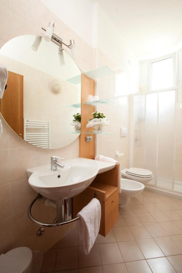 Hotel Residence Rely Brenzone sul Garda Pokoj fotografie